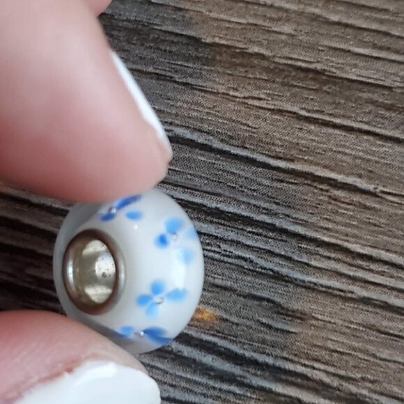 Floral Charm - Picture 4 of 4